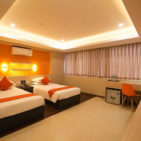 Eastern Hotel Yangon Exterior foto